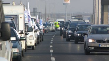 Fényképen nagyobbnak tűnik a dugó, mint valójában, tíz óra körül csak pár perces csúszást okozott a demonstráció