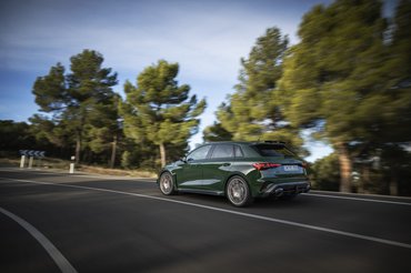 Malachite green, dynamic photo, exterior, three-quarter rear view
