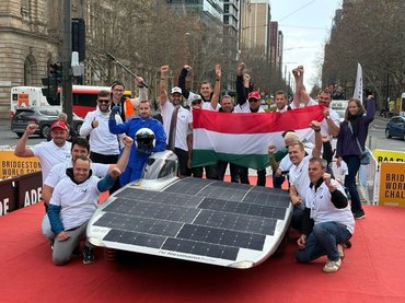 Bridgestone_Neumann_Solar_Team_foto_01