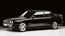 CD_76_02_E30_M3_-Front_Studio_1000x657