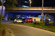 Budapest, 2026. április 11.Összeroncsolódott személygépkocsi Budapesten, a Váci út és a Róbert Károly körút keresztezõdésében 2026. április 11-én. A Göncz Árpád városközpontnál lévõ felüljárón öt autó ütközött, a balesetben az egyik jármû lezuhant a felüljáróról. A helyszínen egy ember életét vesztette, egy másik a kórházba szállítása során hunyt el, négyen megsérültek.MTI/Mihádák Zoltán