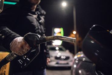 A customer prepares to refuel a vehicle at a MOL Hungarian Oil & Gas Plc gas station in Budapest, Hungary, on Monday, Dec. 5, 2022. The countrys biggest oil company, Mol, is struggling to meet demand after its Danube Refinery reduced output for unplanned maintenance just as state price caps drove up fuel consumption. Photographer: Akos Stiller/Bloomberg via Getty Images