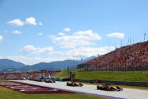 SPIELBERG, AUSTRIA - JUNE 29: Lando Norris of Great Britain driving the (4) McLaren MCL39 Mercedes leads Oscar Piastri of Australia driving the (81) McLaren MCL39 Mercedes and Charles Leclerc of Monaco driving the (16) Scuderia Ferrari SF-25 on track during the F1 Grand Prix of Austria at Red Bull Ring on June 29, 2025 in Spielberg, Austria. (Photo by Joe Portlock/Getty Images)