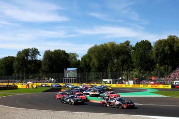 MONZA, ITALY - SEPTEMBER 07: Wouter Boerekamps of Netherlands and GP Elite (22) leads the field at the start during the Porsche Mobil 1 Supercup Round 8 Monza at Autodromo Nazionale Monza on September 07, 2025 in Monza, Italy. (Photo by Joe Portlock/Getty Images)