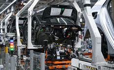 13 October 2025, Saxony, Zwickau: The ID.3 and Cupra Born electric vehicles are assembled at the Volkswagen plant in Zwickau. So far, six Volkswagen, Audi and Cupra models have rolled off the production line at the plant in Saxony. The plant in Zwickau is currently not operating at full capacity. The capacity is more than 300,000 vehicles per year; according to the management, it is currently just over 200,000. Photo: Hendrik Schmidt/dpa (Photo by Hendrik Schmidt/picture alliance via Getty Images)