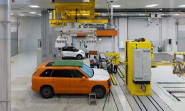 Technicians at the Geely Auto Group Global Comprehensive Safety Center in Ningbo, China, on Friday, Dec. 12, 2025. Chinese carmaker Geely has opened the world's biggest automotive safety testing center, underscoring the country's push to play a greater role in setting global standards — particularly for electric cars. Photographer: Qilai Shen/Bloomberg