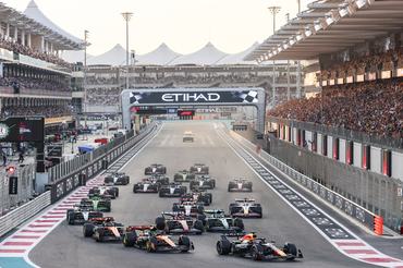 F1 cars lined up at the start of the race on track with Max Verstappen of Red Bull Racing leading, with Lando Norris and Oscar Piastri of McLaren following, during the 2025 ETIHAD Airways Abu Dhabi F1 Grand Prix at Yas Marina Circuit, United Arab Emirates on December 7, 2025 (Photo by Nicolas Economou/NurPhoto via Getty Images)