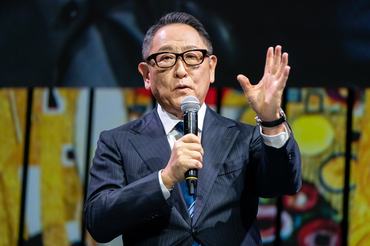 YOKOHAMA, JAPAN - DECEMBER 18: Toyota Motor Corp. Chairman Akio Toyoda speaks during a media preview for the Moveum Yokohama immersive museum on December 18, 2025 in Yokohama, Japan. The new art-focused cultural and educational facility, located at Yamashita Pier Shed No. 4, is scheduled to open on December 20 and will host the exhibition "Vienna Fin-de-Siècle Art: The Golden Age of Beauty — Gustav Klimt and Egon Schiele, Artists of Light and Shadow" in the main theater. (Photo by Tomohiro Ohsumi/Getty Images)