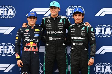 MELBOURNE, AUSTRALIA - MARCH 07: Pole position qualifier George Russell of Great Britain and Mercedes AMG Petronas F1 Team Second placed qualifier Andrea Kimi Antonelli of Italy and Mercedes AMG Petronas F1 Team and Third placed qualifier Isack Hadjar of France and Oracle Red Bull Racing look on during qualifying ahead of the F1 Grand Prix of Australia at Albert Park Grand Prix Circuit on March 07, 2026 in Melbourne, Australia. (Photo by Rudy Carezzevoli/Getty Images)