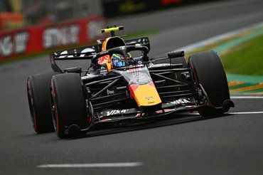 MELBOURNE, AUSTRALIA - MARCH 07: Isack Hadjar of France driving the (6) Oracle Red Bull Racing RB22 Red Bull Ford on track during qualifying ahead of the F1 Grand Prix of Australia at Albert Park Grand Prix Circuit on March 07, 2026 in Melbourne, Australia. (Photo by Quinn Rooney/Getty Images)