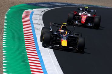 SUZUKA, JAPAN - MARCH 28: Isack Hadjar of France driving the (6) Oracle Red Bull Racing RB22 Red Bull Ford leads Lewis Hamilton of Great Britain driving the (44) Scuderia Ferrari SF-26 on track during final practice ahead of the F1 Grand Prix of Japan at Suzuka Circuit on March 28, 2026 in Suzuka, Japan. (Photo by Clive Mason/Getty Images)