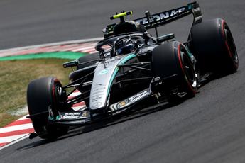 SUZUKA, JAPAN - MARCH 28: Andrea Kimi Antonelli of Italy driving the (12) Mercedes AMG Petronas F1 Team W17 on track during final practice ahead of the F1 Grand Prix of Japan at Suzuka Circuit on March 28, 2026 in Suzuka, Japan. (Photo by Mark Thompson/Getty Images)