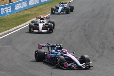 SUZUKA, JAPAN - MARCH 29: Franco Colapinto of Argentina driving the (43) Alpine F1 A526 Mercedes on track during the F1 Grand Prix of Japan at Suzuka Circuit on March 29, 2026 in Suzuka, Japan. (Photo by Clive Mason/Getty Images)