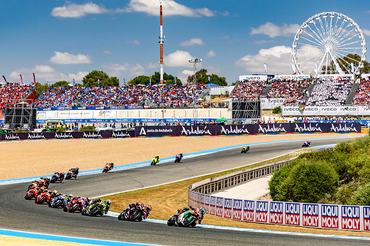 JEREZ, SPAIN - 2026/04/26: Johann Zarco, Toprak Razgatlioglu, Luca Marini, Diogo Moreira, Maverick Vinales, Fabio Quartararo, Franco Morbidelli, Enea Bastianini, Raul Fernandez, Brad Binder, Joan Mir, Pedro Acosta, Alex Rins, Jack Miller, Fabio Di Giannantonio, Fermin Aldeguer, Francesco Bagnaia, Marco Bezzecchi, Alex Marquez, Ai Ogura, Jorge Martin, and Marc Marquez seen during the race at the 2026 Estrella Galicia 0,0 Grand Prix of Spain. (Photo by Stephen Blackberry/SOPA Images/LightRocket via Getty Images)