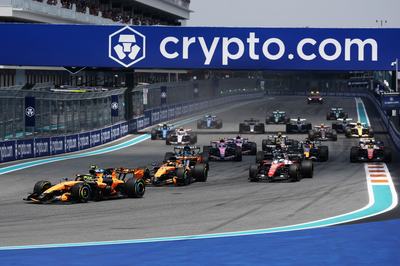 MIAMI, FLORIDA - MAY 02: Lando Norris of Great Britain driving the (1) McLaren MCL40 Mercedes leads Oscar Piastri of Australia driving the (81) McLaren MCL40 Mercedes Charles Leclerc of Monaco driving the (16) Scuderia Ferrari SF-26 and the rest of the field at the start during the Sprint ahead of the F1 Grand Prix of Miami at Miami International Autodrome on May 02, 2026 in Miami, Florida. (Photo by Mark Thompson/Getty Images)