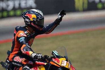 BARCELONA, SPAIN - MAY 16:  Pedro Acosta of Spain and Red Bull KTM Factory Racing greets and celebrates the pole position during the MotoGP qualifying practice during the Sprint/qualifying ahead of the MotoGP of  Catalonia at Circuit de Barcelona-Catalunya on May 16, 2026 in Barcelona, Spain. (Photo by Mirco Lazzari gp/Getty Images)