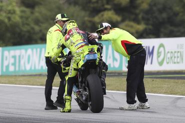 BARCELONA, SPAIN - MAY 17: Fabio Di Giannantonio of Italy riding the Pertamina Enduro VR46 Ducati (49) celebrates with Valentino Rossi Pertamina Enduro VR46 team owner after taking victory during the MotoGP of Catalonia at Circuit de Barcelona-Catalunya on May 17, 2026 in Barcelona, Spain. (Photo by Gold & Goose Photography/Getty Images)