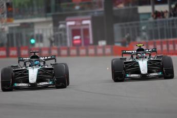 MONTREAL, QUEBEC - MAY 24: George Russell of Great Britain driving the (63) Mercedes AMG Petronas F1 Team W17 and Andrea Kimi Antonelli of Italy driving the (12) Mercedes AMG Petronas F1 Team W17 battle for track position during the F1 Grand Prix of Canada at Circuit Gilles-Villeneuve on May 24, 2026 in Montreal, Quebec. (Photo by Andy Hone/LAT Images)
