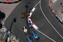 MONTE-CARLO, MONACO - JUNE 07: George Russell of Great Britain driving the (63) Mercedes AMG Petronas F1 Team W17 leads Oscar Piastri of Australia driving the (81) McLaren MCL40 Mercedes Lando Norris of Great Britain driving the (1) McLaren MCL40 Mercedes and the remainder of the field at the start during the F1 Grand Prix of Monaco at Circuit de Monaco on June 07, 2026 in Monte-Carlo, Monaco. (Photo by Steven Tee/Getty Images)
