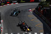 MONTE-CARLO, MONACO - JUNE 07: Isack Hadjar of France driving the (6) Oracle Red Bull Racing RB22 Red Bull Ford leads George Russell of Great Britain driving the (63) Mercedes AMG Petronas F1 Team W17 on track during the F1 Grand Prix of Monaco at Circuit de Monaco on June 07, 2026 in Monte-Carlo, Monaco. (Photo by Joe Portlock/Getty Images)