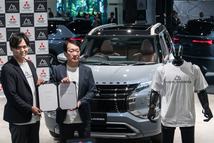 TOKYO, JAPAN - JULY 09: Highlanders Inc. CEO Hiroya Masuoka (L) and Mitsubishi Motors Corp. Chairman and CEO Takao Kato (R) hold a signed Memorandum of Understanding (MOU) as they pose with a humanoid robot named N, manufactured by Highlanders, at its unveiling at the Mitsubishi Motors headquarters on July 09, 2026, in Tokyo, Japan. Mitsubishi Motors and Highlanders unveiled a prototype of a humanoid robot capable of transporting automobile parts and assembling engines on a production line. The robot is scheduled to enter mass production in Japan in 2027. (Photo by Tomohiro Ohsumi/Getty Images)