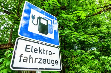 signs for a power supply for electric cars in germany