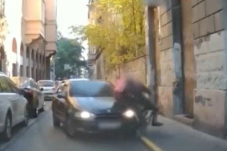 Videón, ahogy egy férfi elintézte magának Budapesten, hogy többé ne vezethessen