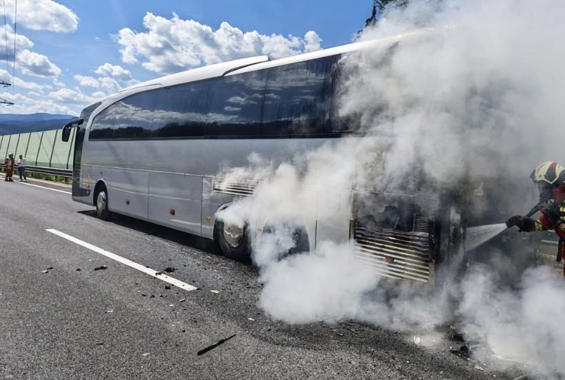Kigyulladt egy gyerekeket szállító magyar busz Ausztriában