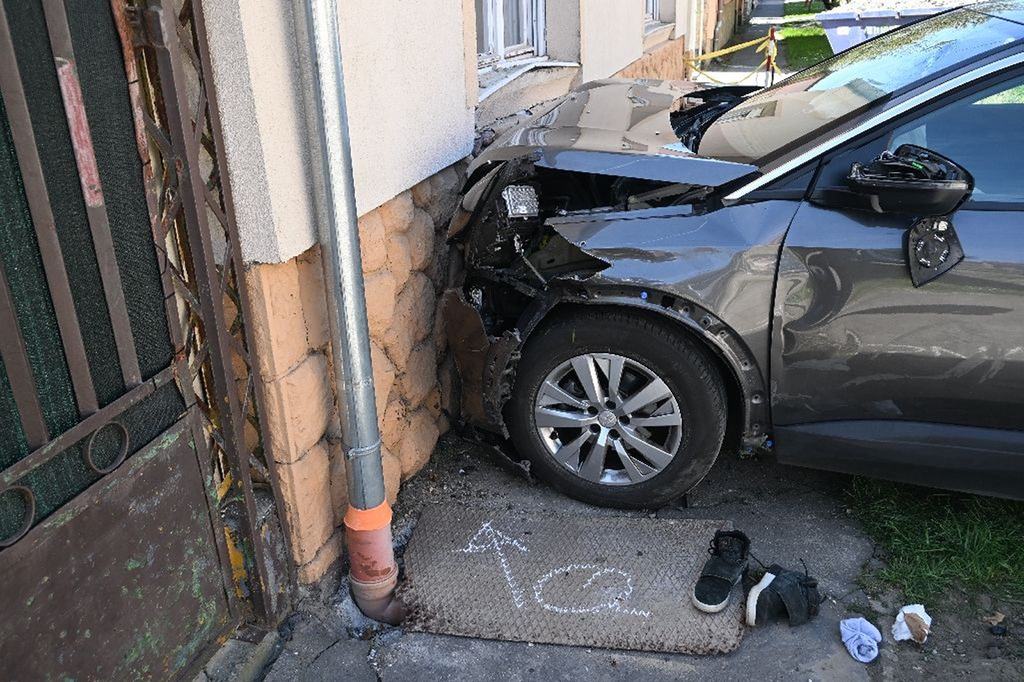 Rosszabb ötlete nem is lehetett volna a kaposvári anyának, aki autóstul rontott a szomszédba