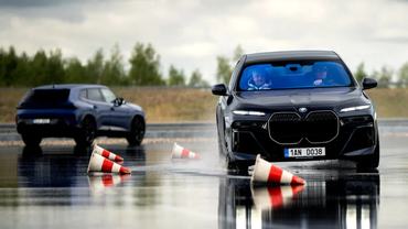 P90644159_highRes_bmw-protection-drivi-copy-1024x576.webp