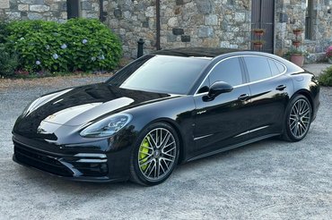 Porsche-Panamera-Turbo-S-E-Hybrid-Auction-1-2048x1365.webp