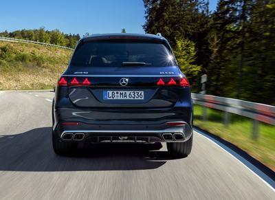 Der neue Mercedes-AMG GLS 63 4MATIC+ SUV, 2026.

Mercedes-AMG GLS 63 4MATIC+ SUV | Energieverbrauch kombiniert 13,7-13,4 l/100 km | CO2 Emissionen kombiniert 312-305 g/km | CO2 Klasse: G1

[1] Die Angaben sind vorläufig. Es liegen bislang weder bestätigte Werte von einer amtlich anerkannten Prüforganisation noch eine EG-Typgenehmigung noch eine Konformitätsbescheinigung mit amtlichen Werten vor. Abweichungen zwischen den Angaben und den amtlichen Werten sind möglich. 

The new Mercedes-AMG GLS 63 4MATIC+ SUV, 2026.

Mercedes‑AMG GLS 63 4MATIC+ SUV | Combined energy consumption 13.7-13.4 l/100 km | Combined CO₂ emissions 312-305 g/km | CO₂ class: G1

[1] The figures are preliminary. No confirmed values from an officially recognized testing organization, EC type approval, or certificate of conformity with official values are available at this time. Deviations between the figures and the official values are possible.