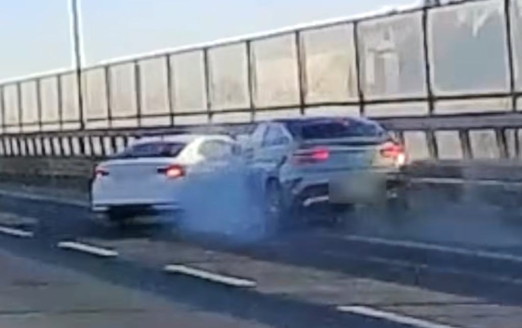 Meredek balesetet okozott egy figyelmetlen autós az M0-son