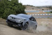 Uncharted AWD Grey 24.jpg