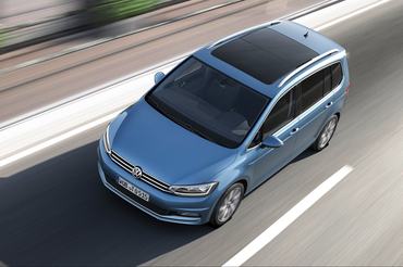 Volkswagen-Touran-2016-HD