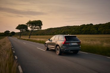 Volvo XC60 & Volvo 240 (5)