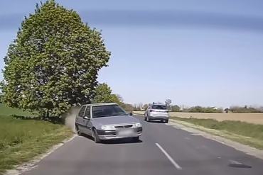 citroen-saxo-előzés