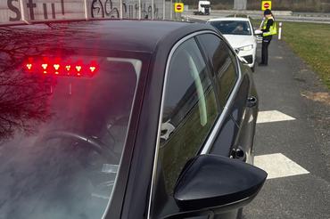 cseh-rendőrség-ellenőrzés