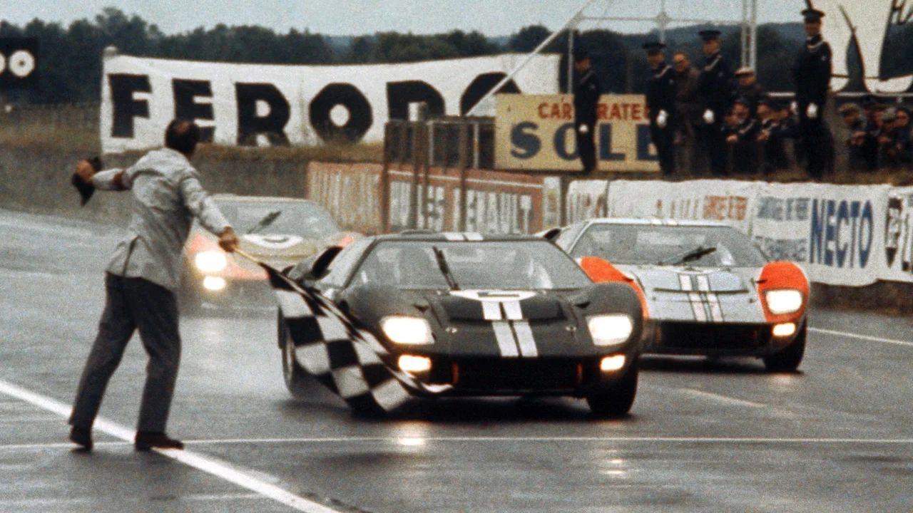 Ford GT40-ekkel alkották újra a legmenőbb Le Mans-i versenyfotót