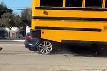 iskolabusz-jaguar-f-type-baleset-usa