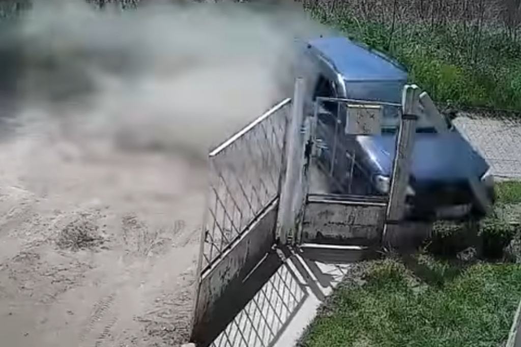 Úgy szállt el egy Opel a kótaji földúton, mint a győzelmi zászló