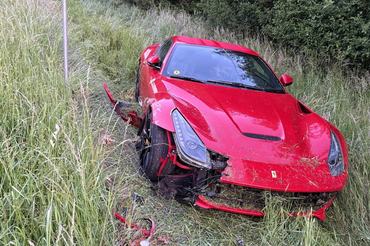 lenzburg-ferrari-baleset