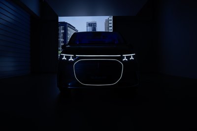 Der neue vollelektrische Mercedes-Benz VLE - Die Angaben sind vorläufig und wurden intern nach Maßgabe der Zertifizierungsmethode „WLTP-Prüfverfahren“ ermittelt. Es liegen bislang weder eine EG-Typgenehmigung noch eine Konformitätsbescheinigung mit amtlichen Werten vor. Abweichungen zwischen den Angaben und den amtlichen Werten sind möglich. The all-new electric Mercedes-Benz VLE - Figures are preliminary and were determined internally in accordance with the "WLTPtest procedure"certificationmethod. At present, there has been neither an EC typeapprovalnor a certificate ofconformitywith official values. There may be discrepancies between thefigures providedand the official values.