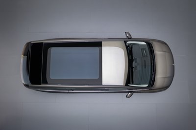 Der neue vollelektrische Mercedes-Benz VLE - Die Angaben sind vorläufig und wurden intern nach Maßgabe der Zertifizierungsmethode „WLTP-Prüfverfahren“ ermittelt. Es liegen bislang weder eine EG-Typgenehmigung noch eine Konformitätsbescheinigung mit amtlichen Werten vor. Abweichungen zwischen den Angaben und den amtlichen Werten sind möglich. The all-new electric Mercedes-Benz VLE - Figures are preliminary and were determined internally in accordance with the "WLTPtest procedure"certificationmethod. At present, there has been neither an EC typeapprovalnor a certificate ofconformitywith official values. There may be discrepancies between thefigures providedand the official values.