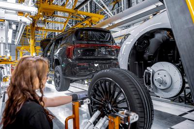 Mercedes-Benz Werk Kecskemét - Einblick in die Produktion des neuen Mercedes-Benz GLB Mercedes Benz plant Kecskemét - Insight into production of the new Mercedes-Benz GLB