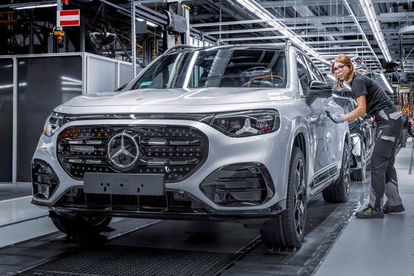 Mercedes-Benz Werk Kecskemét - Einblick in die Produktion des neuen Mercedes-Benz GLB Mercedes Benz plant Kecskemét - Insight into production of the new Mercedes-Benz GLB