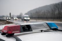 rendőrautó-kékvillogó-policehu