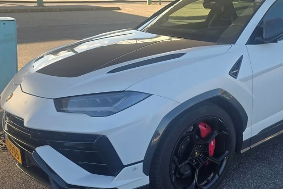 120 milliós Lamborghini szúrt szemet Röszkénél, a rendőrök nyomban lefoglalták
